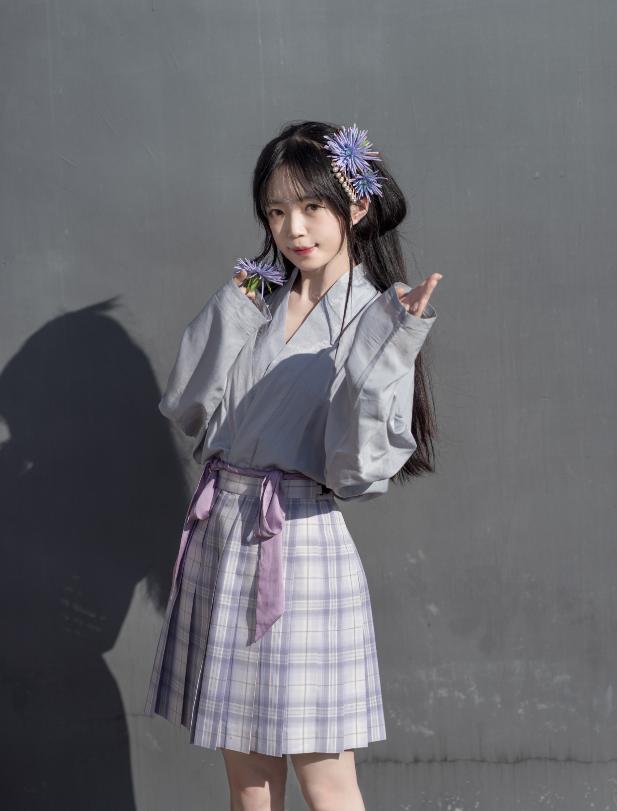 最近流行一种"上半身汉服,下半身jk"穿搭,优雅俏皮,让人喜欢